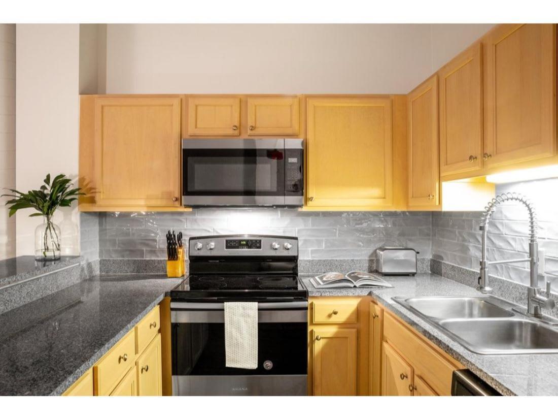 2Br 2Ba In The Block By Cozysuites! อินเดียนาโพลิส ภายนอก รูปภาพ